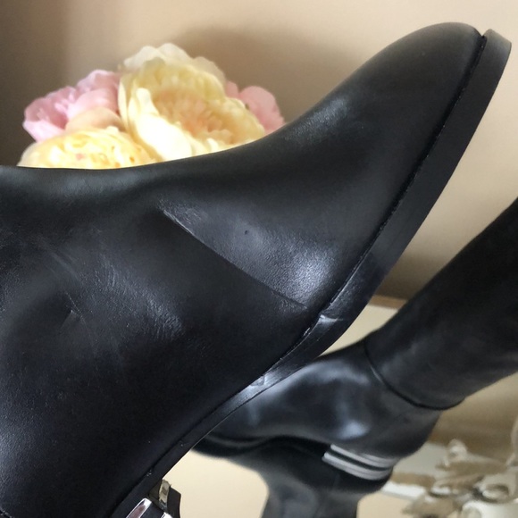 Edgy Chic DKNY Striped Heel Black Leather Boots - Picture 11 of 14